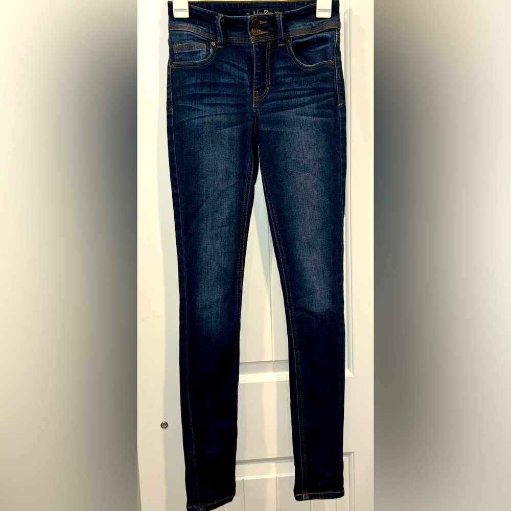 Women’s dark denim stretch jeans